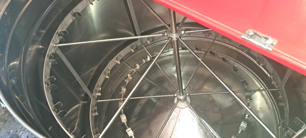 Електрическа центрофуга за пчелен мед