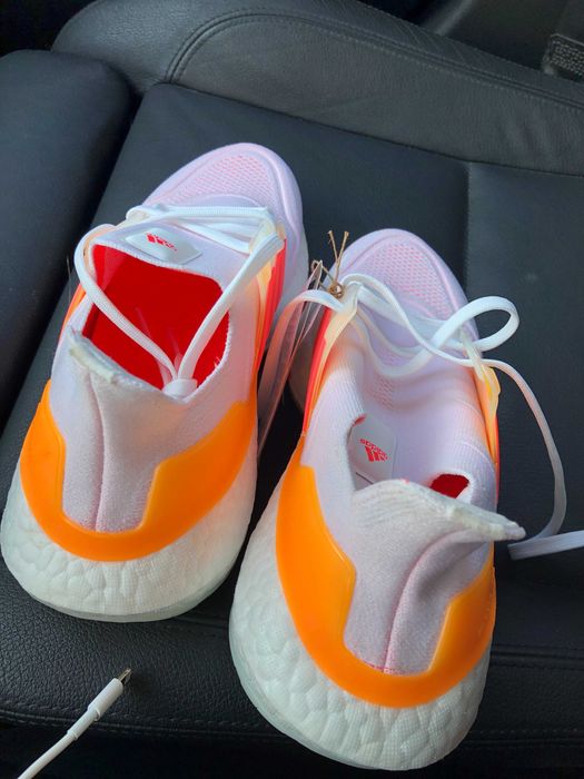 продавам маратонки ADIDAS