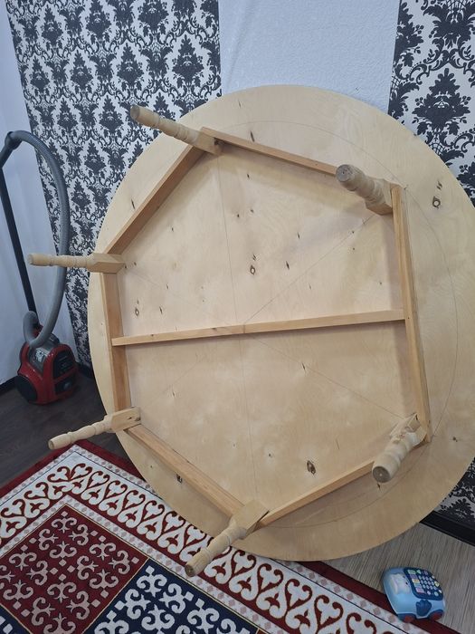 Продам круглый стол