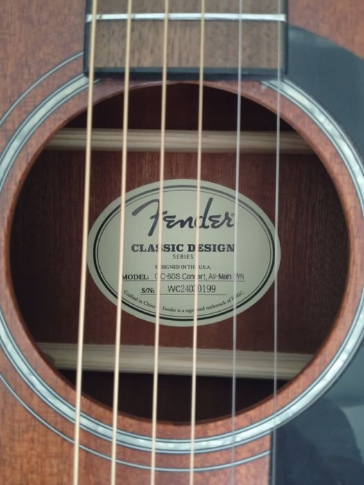 Fender-cc60 продаю