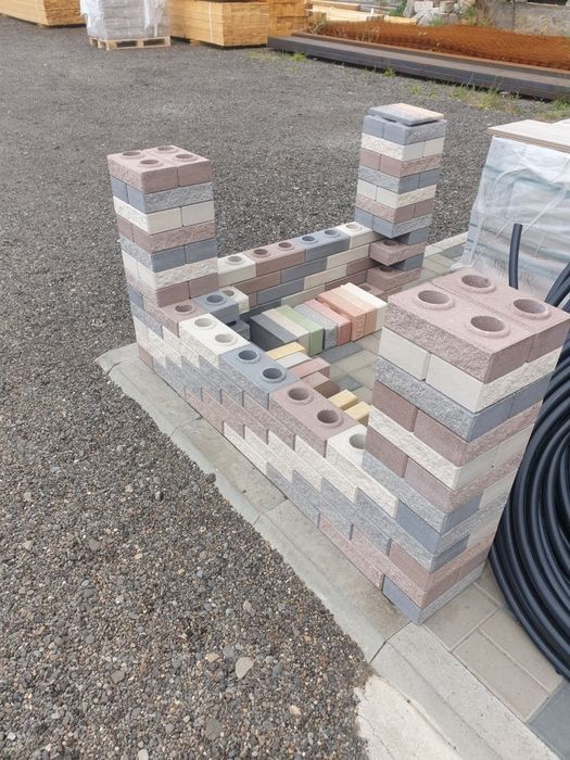 Vand caramida tip lego