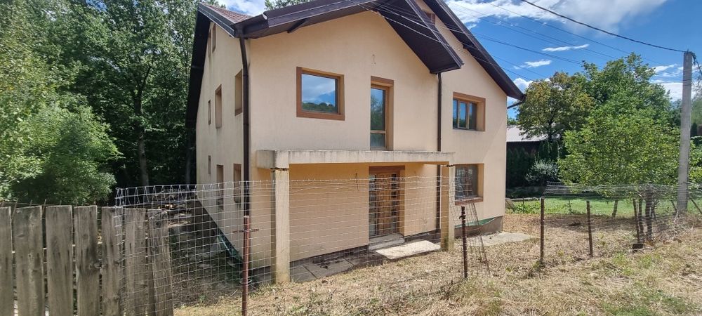 Casă de vânzare sat Cercu