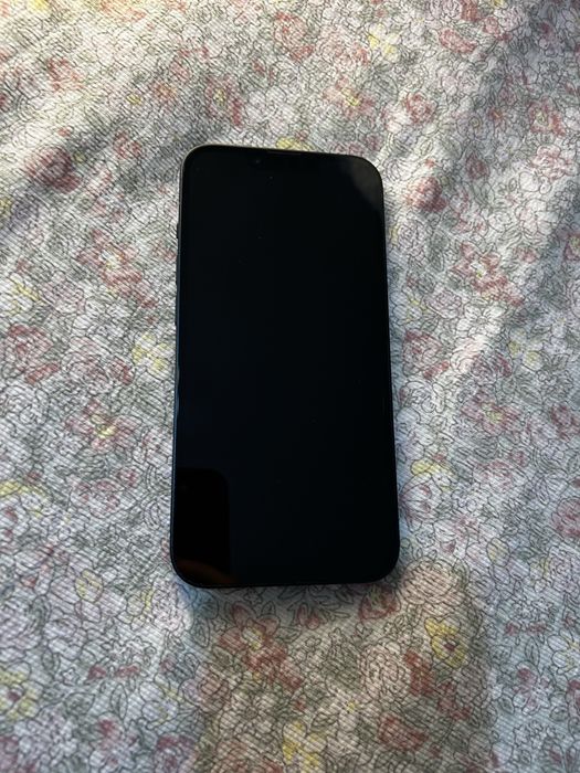 Продавам iPhone 13