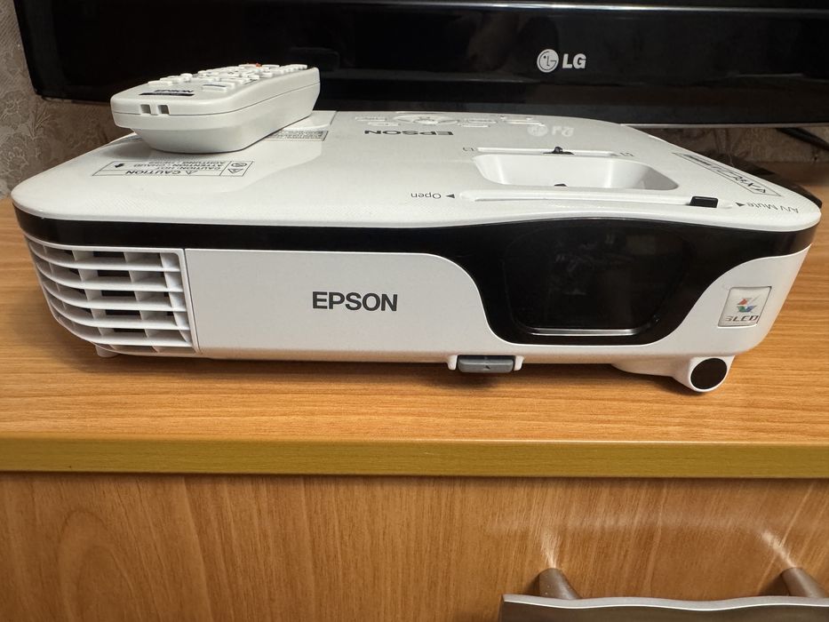 Проектор Epson EB-S12