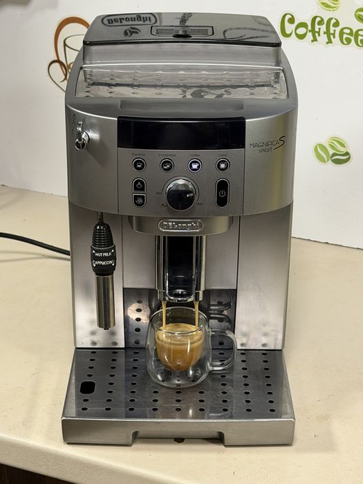 Кафемашина кафе автомат delonghi magnifica smart с гаранция
