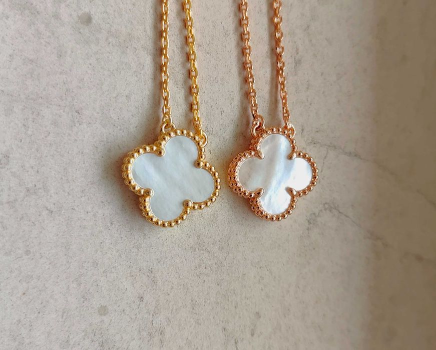 Златно дамско колие с детелина от бял седеф, Van Cleef & Arpels VCA