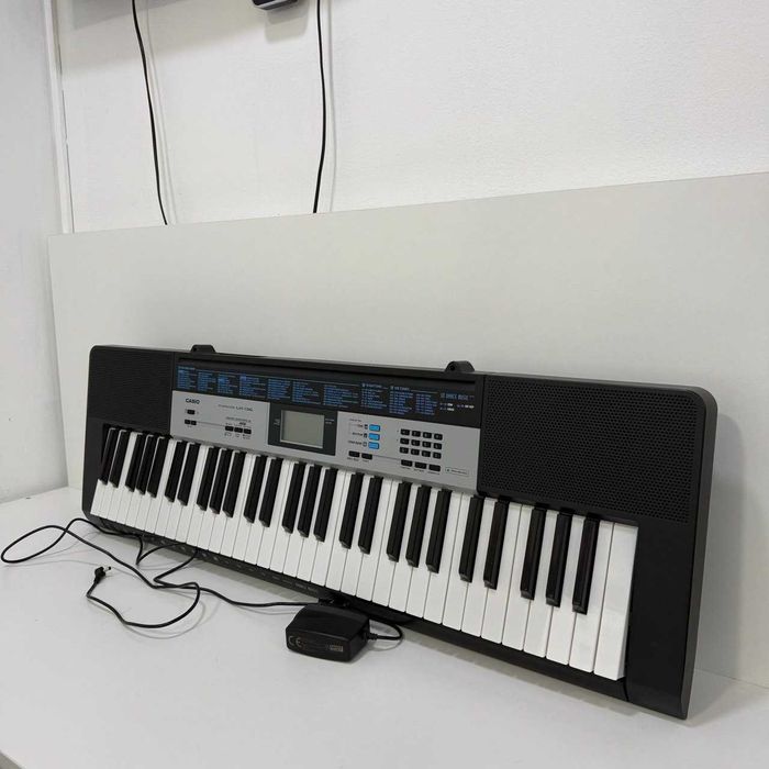 С32/ Синтезатор Casio  LK-136/sk152135