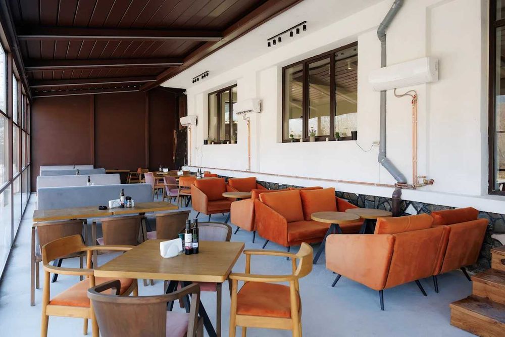 Spatiu comercial de inchiriat - restaurant cu terasa – DN1 Busteni