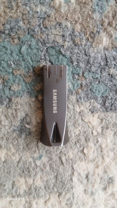 Vând usb Samsung 128 gb