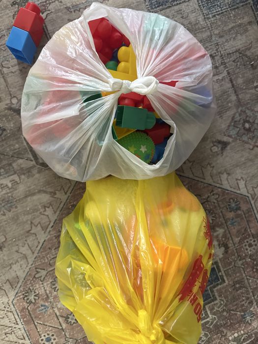 Отдам бесплатно детские игрушки