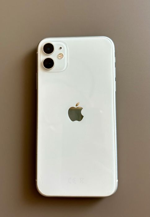 Продавам iPhone 11