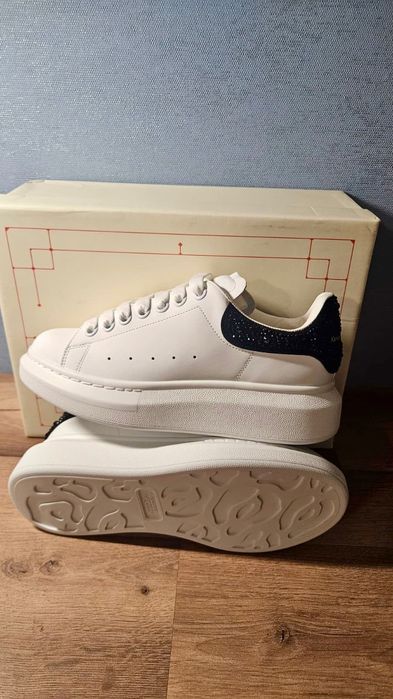 MCqueen pietricele negre
