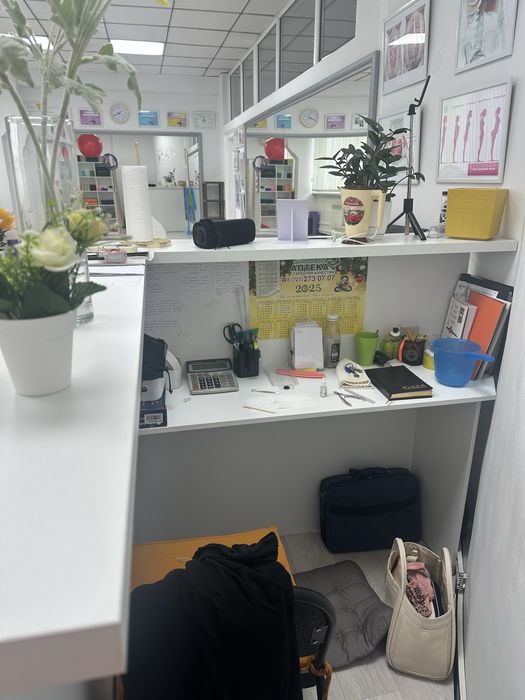 Продам ресепшн, белый