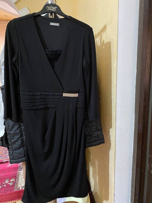 Женская одежда платья