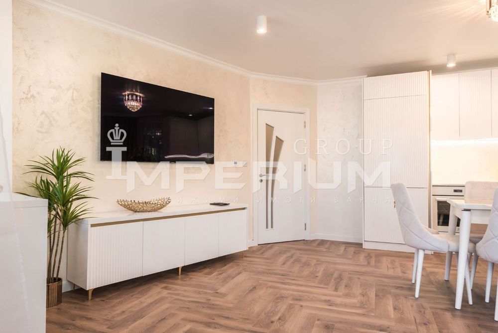 Дава се под наем Тристаен апартамент в Варна, Център - 100 кв.м за 1650 € - Снимка #6