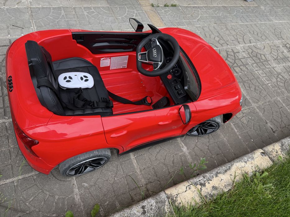 Детска Електрическа детска кола Audi RS