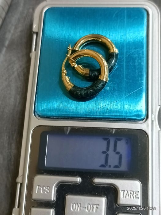 Vind cercei din aur cu email verde