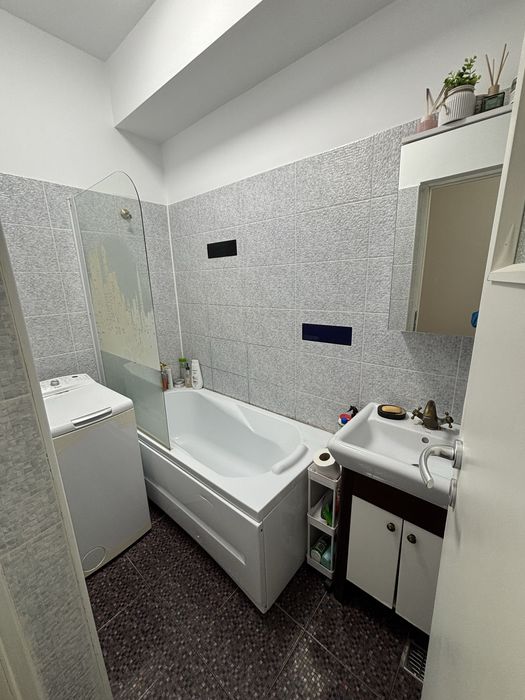 Inchiriere Apartament 2 camere, mobilat și utilat complet, centrala, curte proprie – metrou 1 Mai