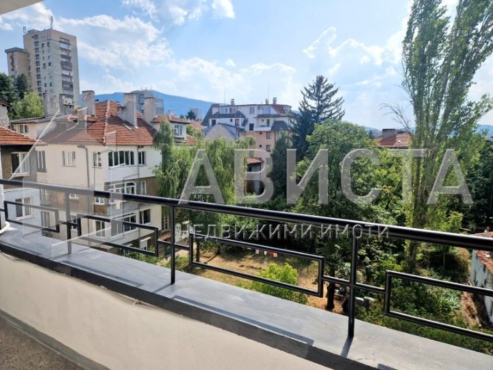 Дава се под наем Двустаен апартамент в София, Лозенец - 73 кв.м за 800 € - Снимка #12