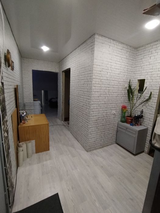 Продается двух. ком. квартира.