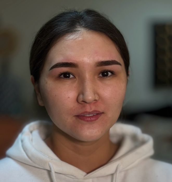 Модель на брови