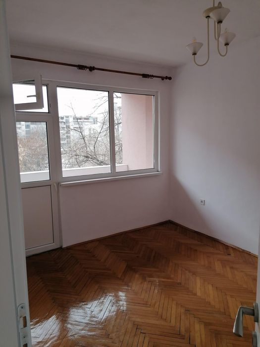 Дава се под наем Тристаен апартамент в Пловдив, Кючук Париж - 75 кв.м за 357 € - Снимка #2