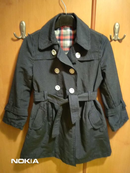 Продавам елек за момче 4-5 години и шлифер за момиче размер 116 см.