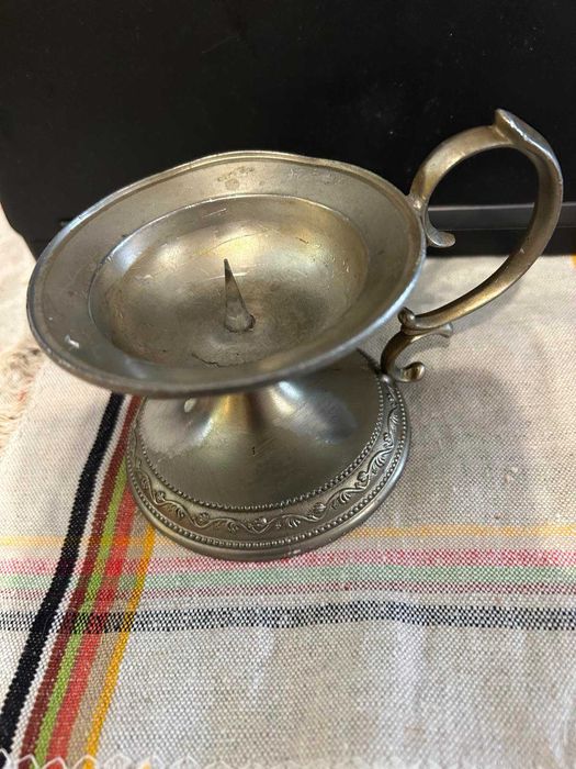 Красив свещник от калай за голяма свещ