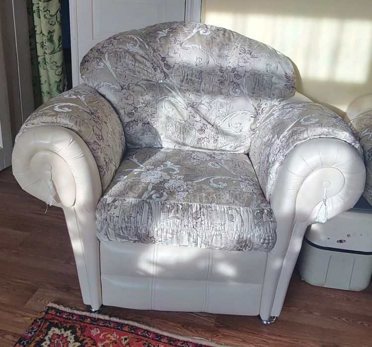 Продам диван с креслом