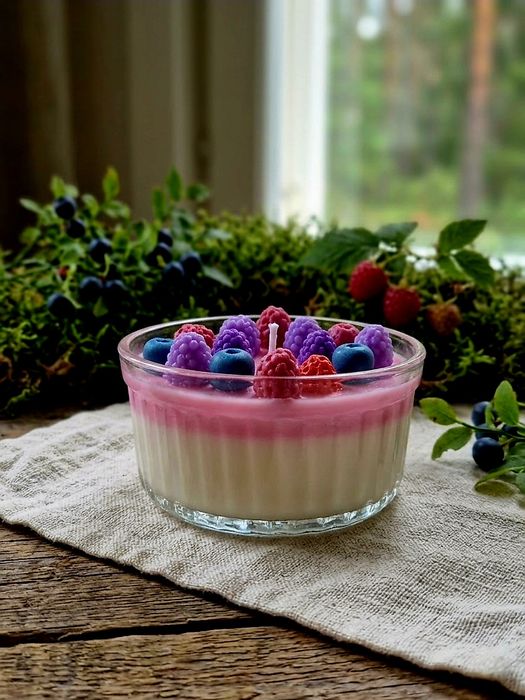 Lumânare handmade tartă cu fructe de pădure