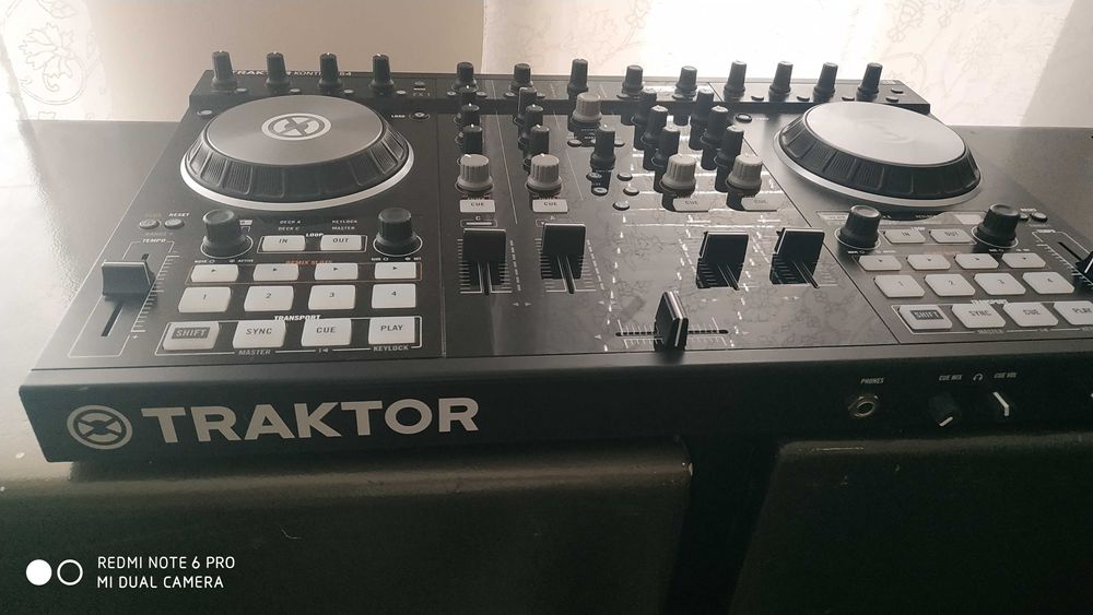 Traktor Kontrol S4 MK2 - DJ Контролер