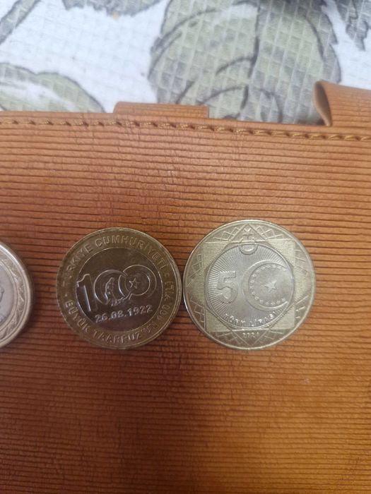 Продават се турски монети