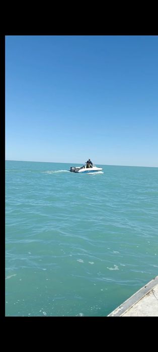 Продам лодку с маторам