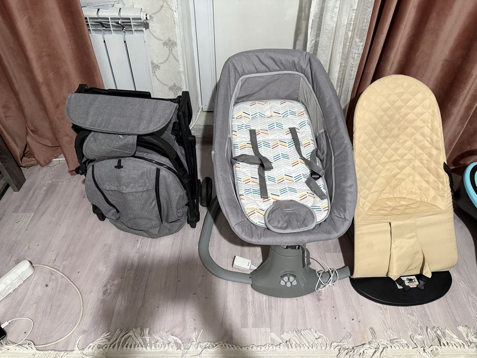 продам коляску,2 шезлонга