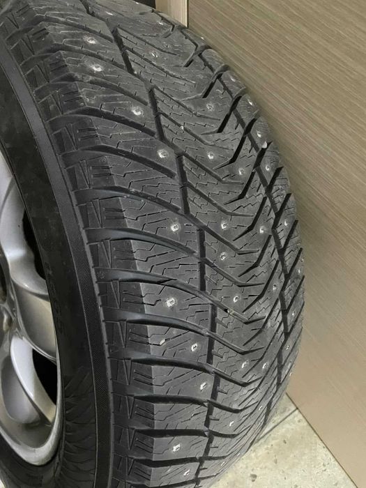 Зимняя резина 255/55  R18