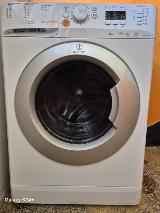 Пералня със сушилня Indesit