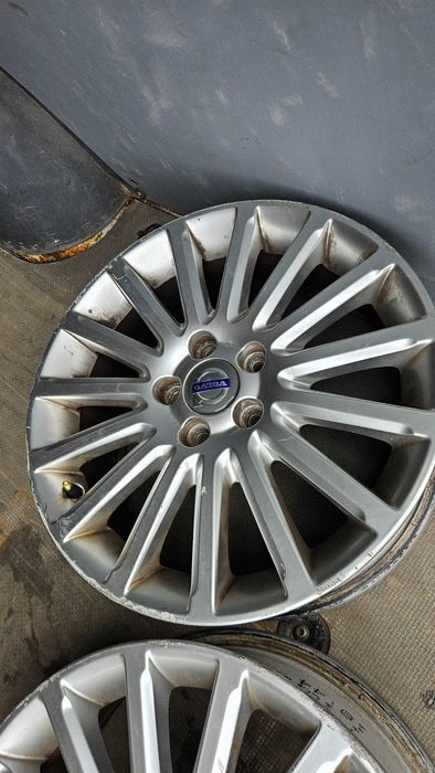 Джанти Volvo R17