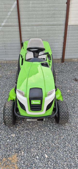 Tractoras tuns iarba&gazon