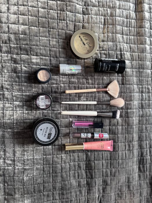 Тени для век Revolution