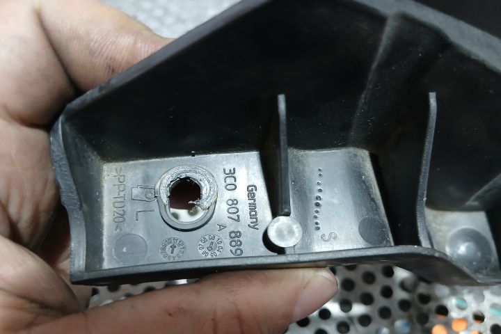 Suport far stanga 3C0807889 3C0807889 Volkswagen VW Passat B6