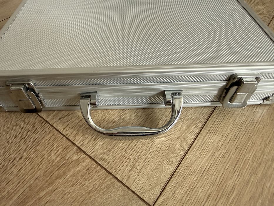 Trusă profesională pentru curățare arme – în cutie aluminiu