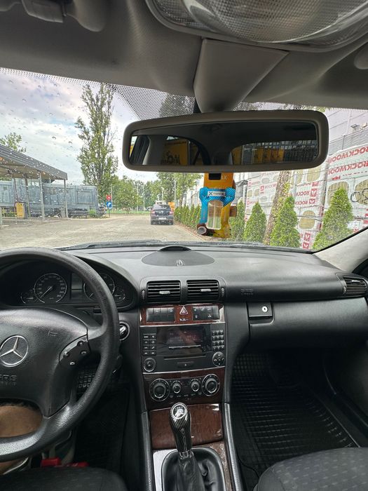 Vând Mercedes w203