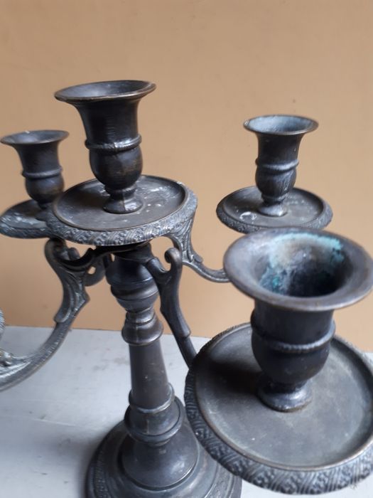 масивен доста тежък бронзов свещник