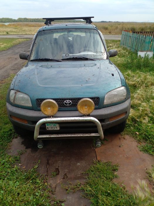 Машина Toyota RAW4