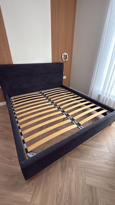 Кровать деревянная