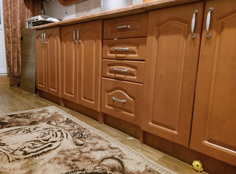 Продам кухонный гарнитур с мойкой