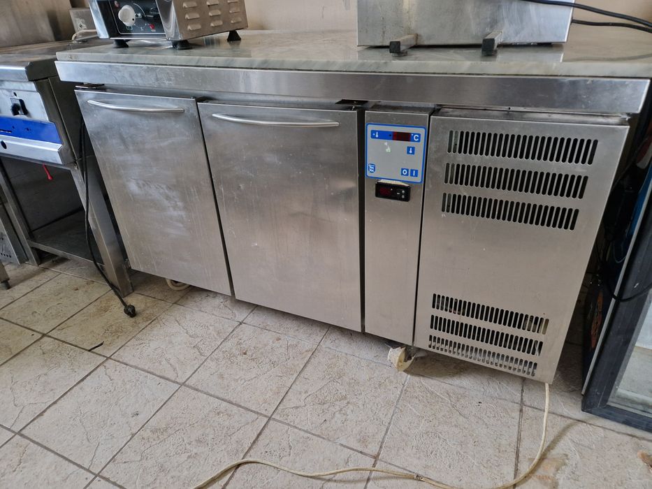 Vitrina vin 3 zone , frigider dublu inox, hota cu filtre, congelator,