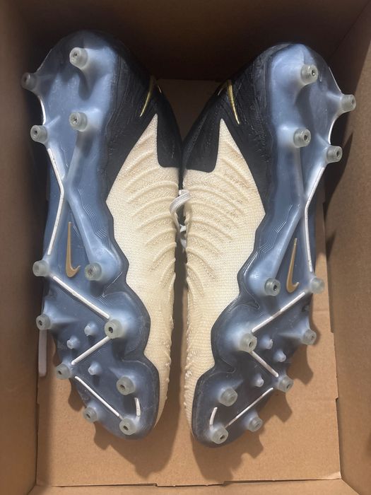 Здравейте продава бутонки nike phantom gx най-висок клас номер 42.5