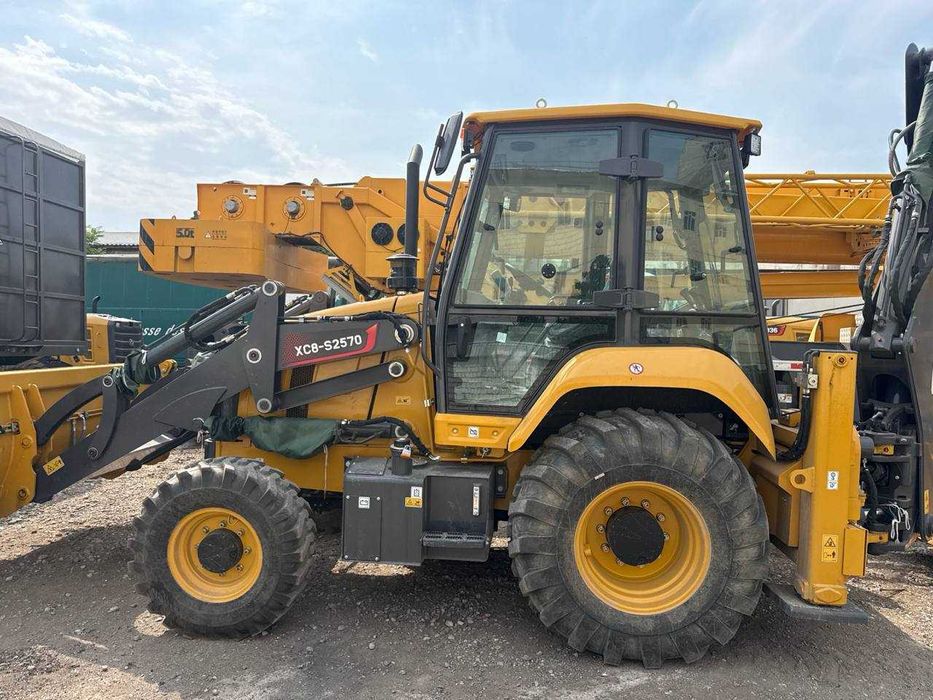 Экскаватор-погрузчик XCMG XC8-S2570
