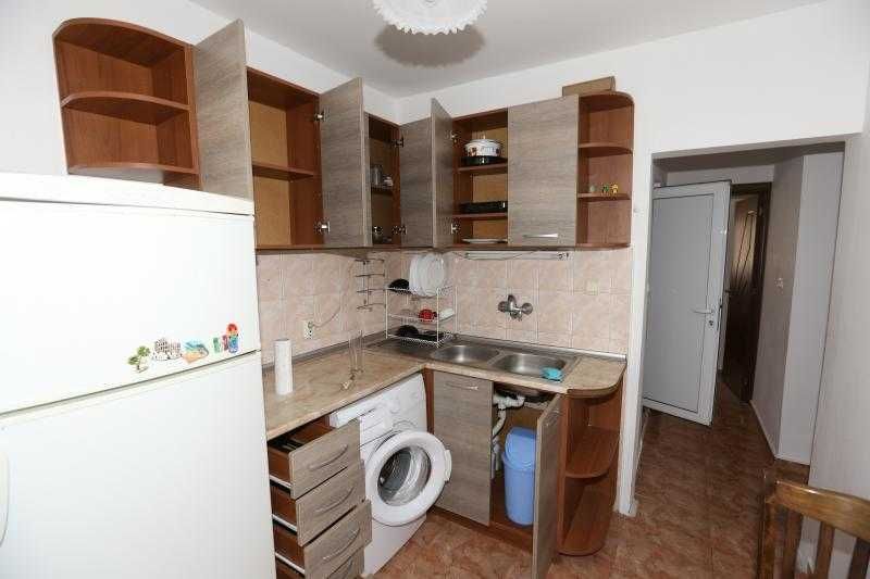 Дава се под наем Двустаен апартамент в Бургас, Център - 70 кв.м за 408 € - Снимка #2